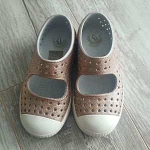 Native gold girl shoes